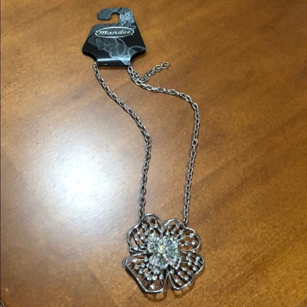 Costume jewelry necklace